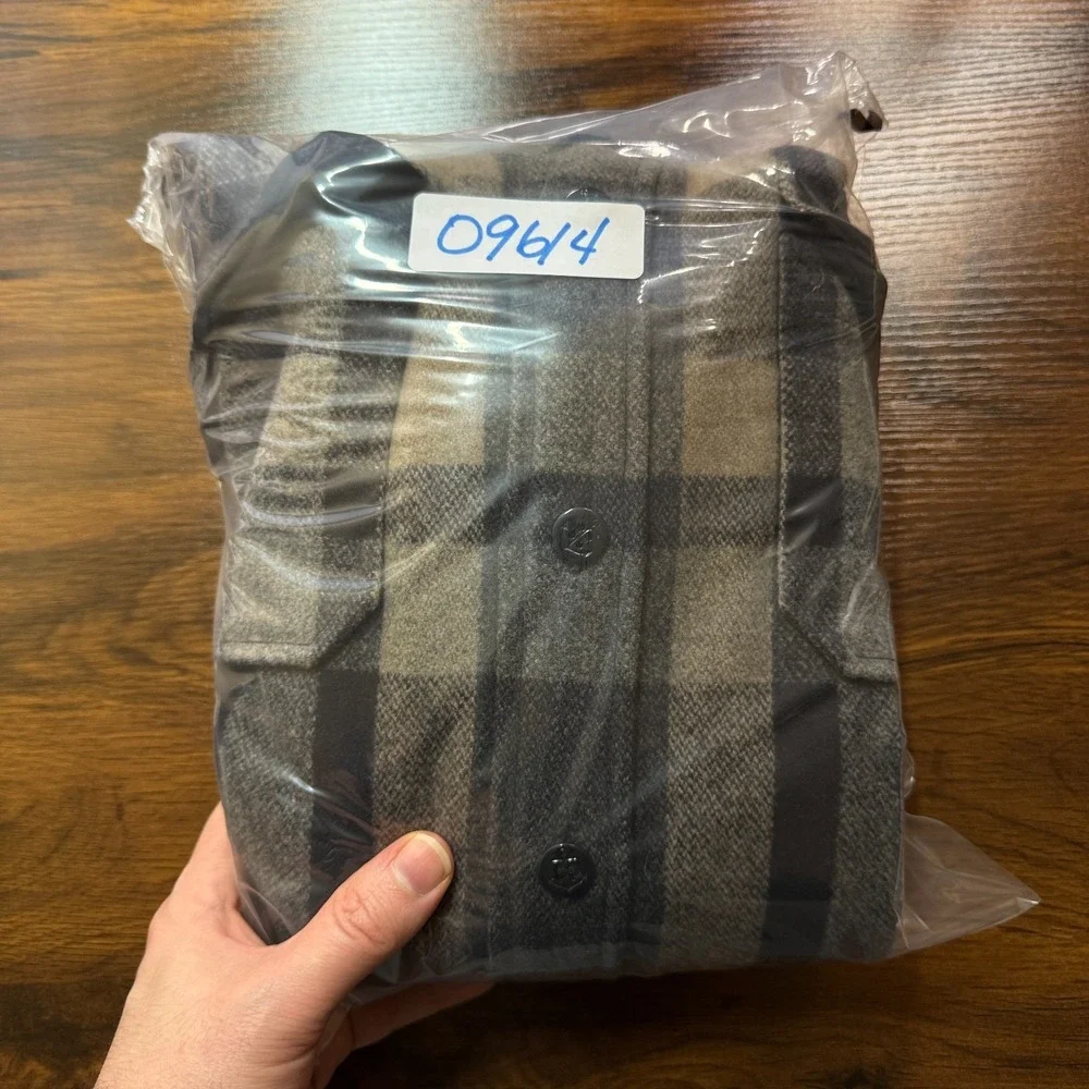 Wallace & Barnes Shacket Mens M Blue Gray Plaid Wool Blend Rugged‎ Outdoor Work